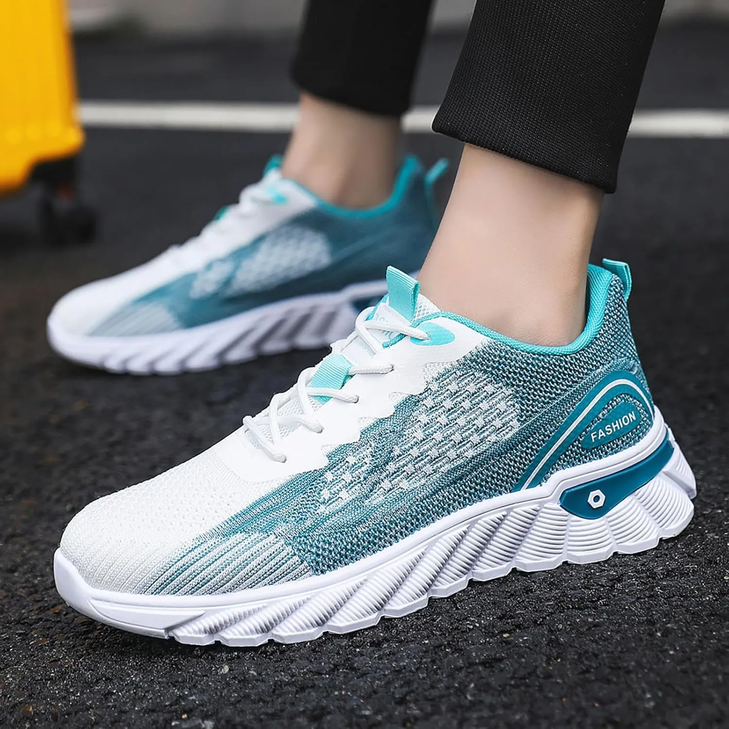 Casual Shoes Lace up Men's Shoes Summer New Breathable Casual Fly Weaving Mesh Mesh Running Sports