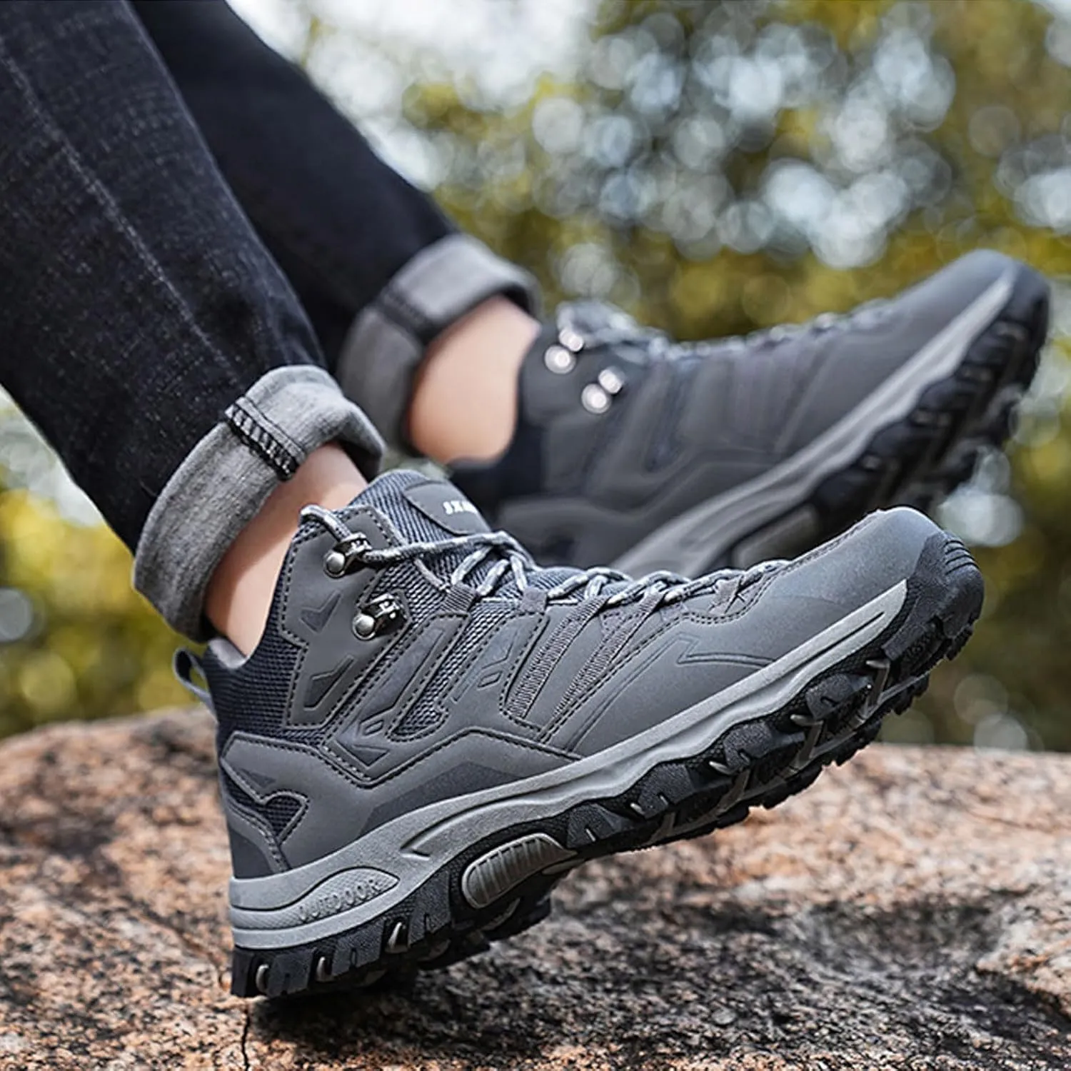 Lightweight Shoes Men and Winter Hiking Shoes High Top Climbing Hiking Outdoor Casual Sports