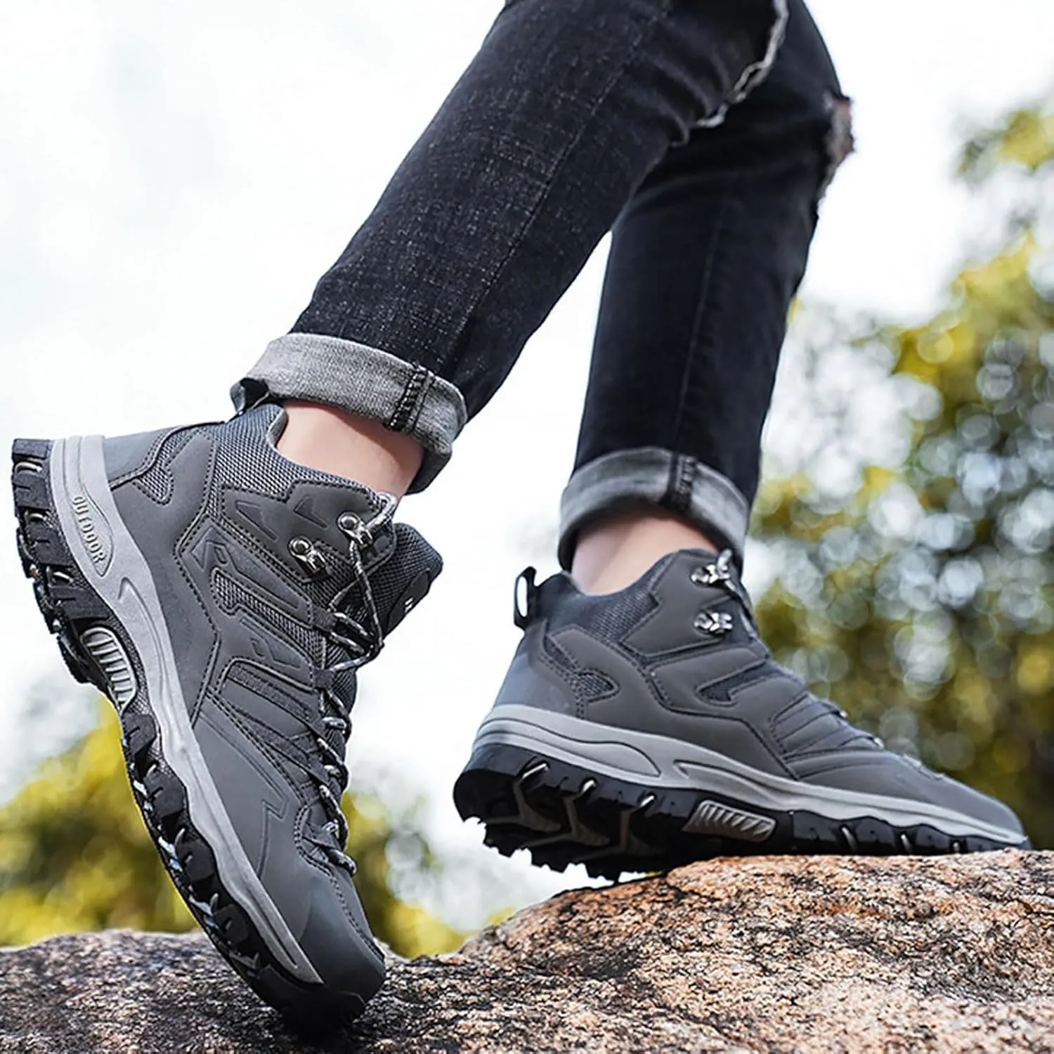 Lightweight Shoes Men and Winter Hiking Shoes High Top Climbing Hiking Outdoor Casual Sports