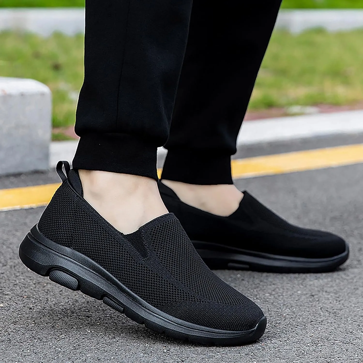 Lightweight Shoes Spring and New Mesh Non Slip Walking Shoes with Lightweight Elderly Soft Sole Casual Dad